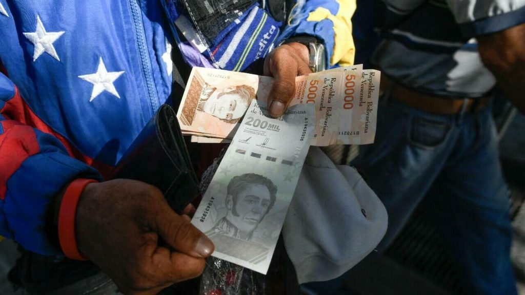 Venezuela eliminaría seis ceros de su divisa en billetes 
