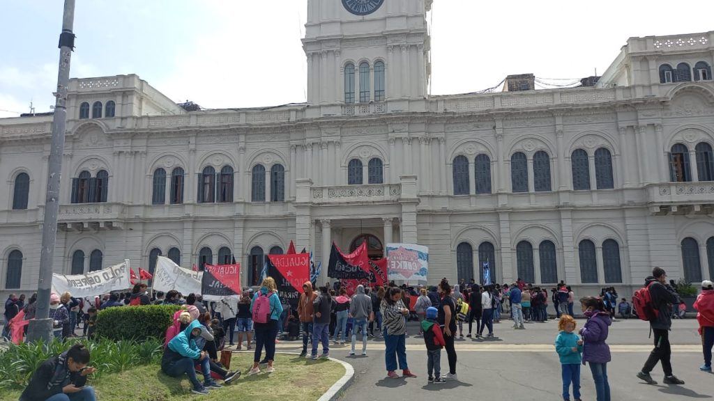 Reclamaron ‘trabajo y herramientas’ en Paraná