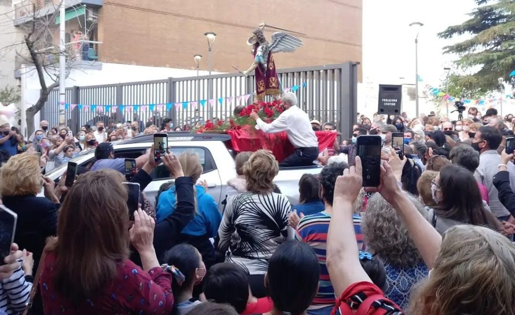 Una multitud acompañó a San Miguel  en su procesión por Paraná