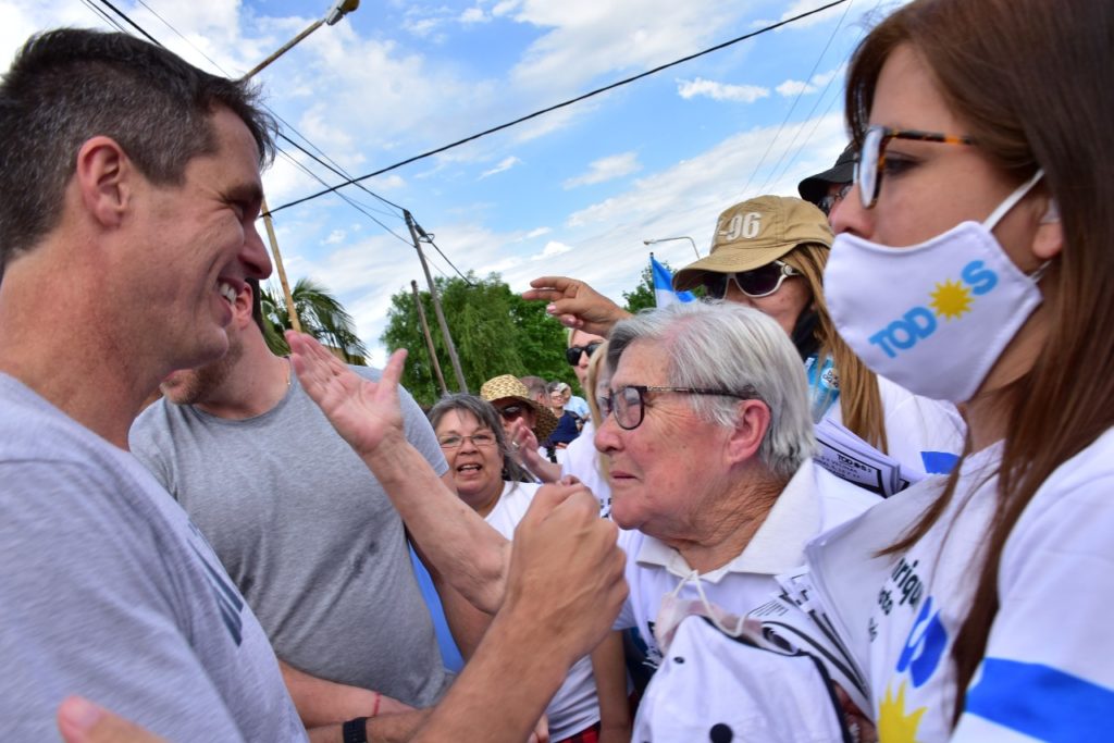 Paraná: Enrique Cresto encabezó una recorrida con la militancia