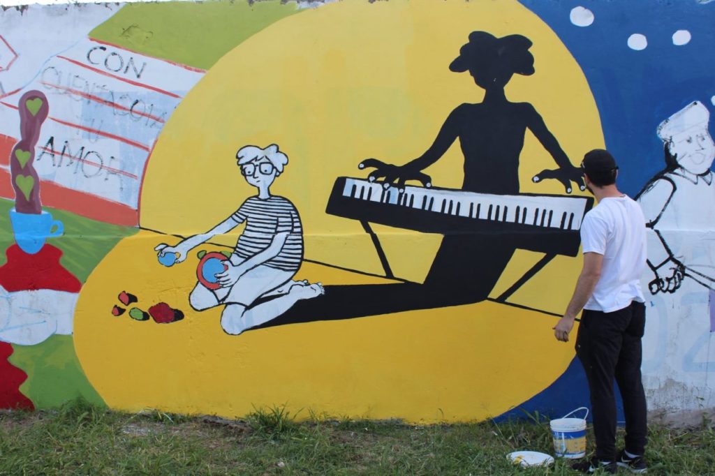 Charly García: un mural homenaje en Paraná