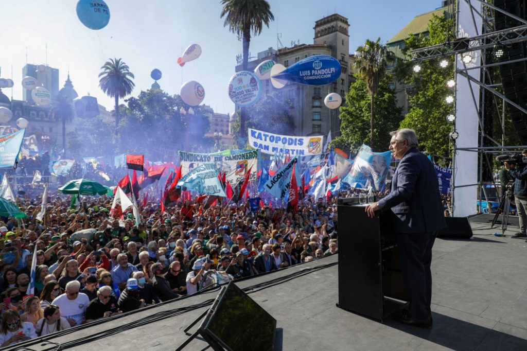 Fernández: pidió internas en el PJ, criticó a Macri y a Milei