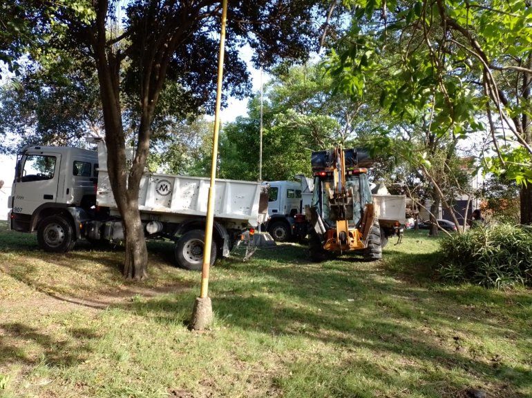 Demolieron una construcción ilegal en una plaza de Paraná