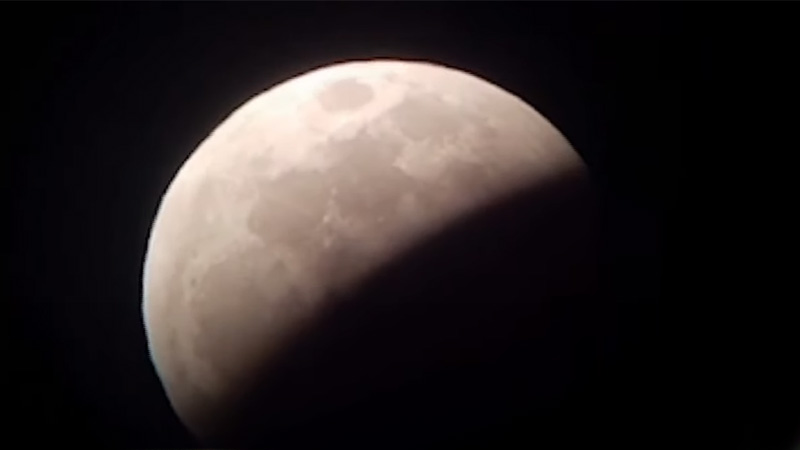 Este viernes llega un nuevo eclipse lunar