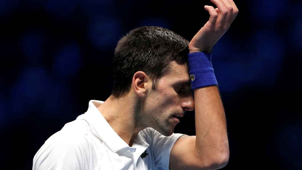 Djokovic abandona Melbourne en calidad de deportado