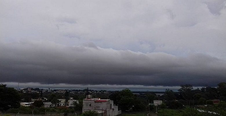 Intenso temporal de viento y lluvia en la ciudad de Paraná