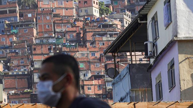 La pandemia redujo 4,4 años la expectativa de vida en Brasil
