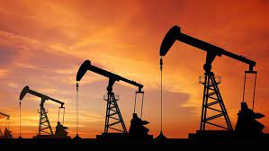El precio del petróleo se hundió 13% por la situación en Ucrania