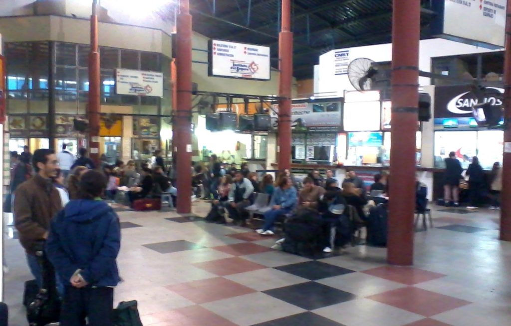 Intenso movimiento en la terminal de Paraná