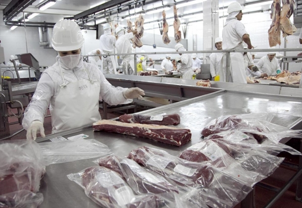 Industria de la carne: Acordaron un 38% de aumento con revisión