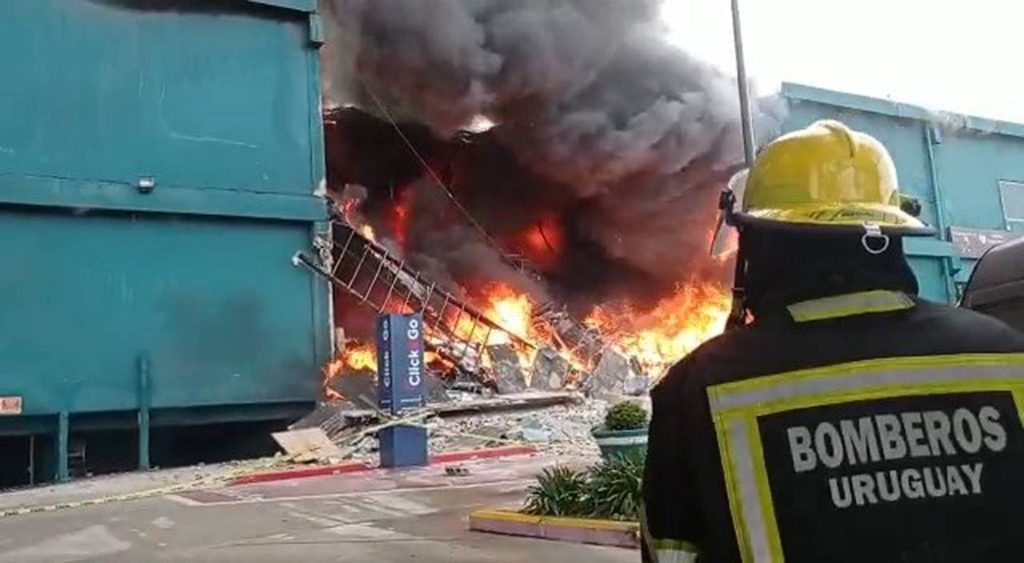 Uruguay: se incendió un Shopping en Punta del Este