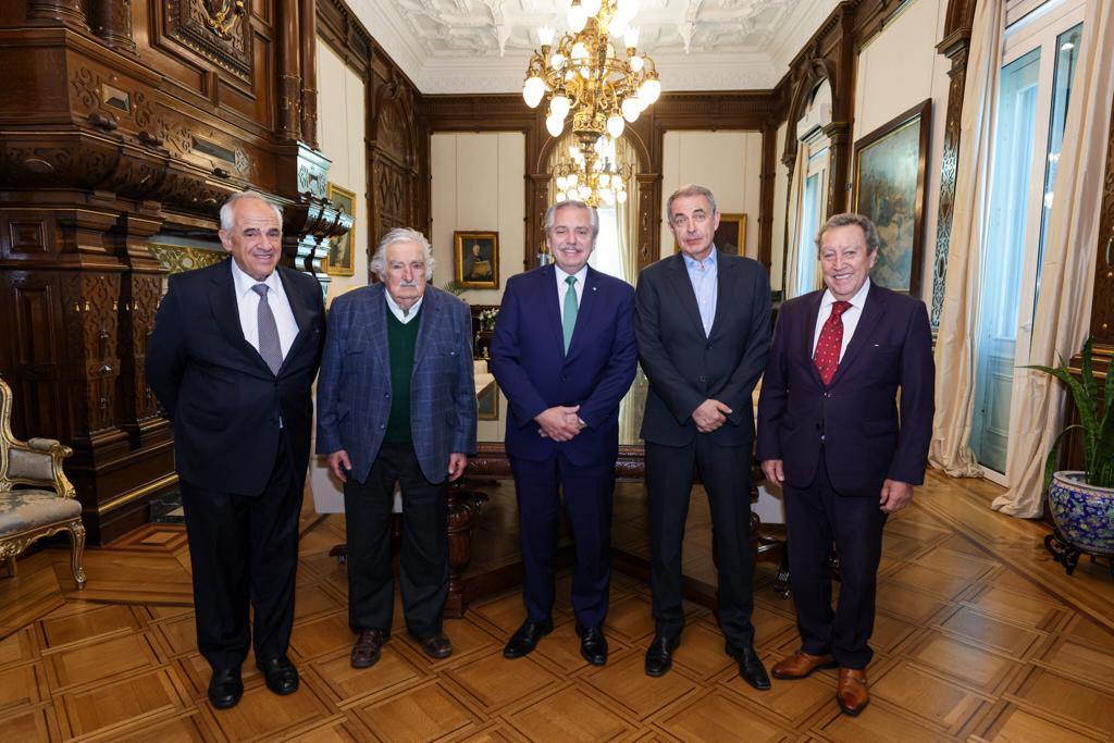 Fernández se reunió con Rodríguez Zapatero,Mujica,Cerezo ySamper