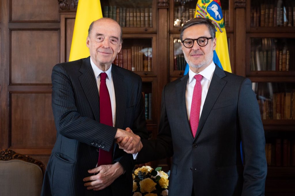 Colombia presentó embajadores en EE.UU y Venezuela
