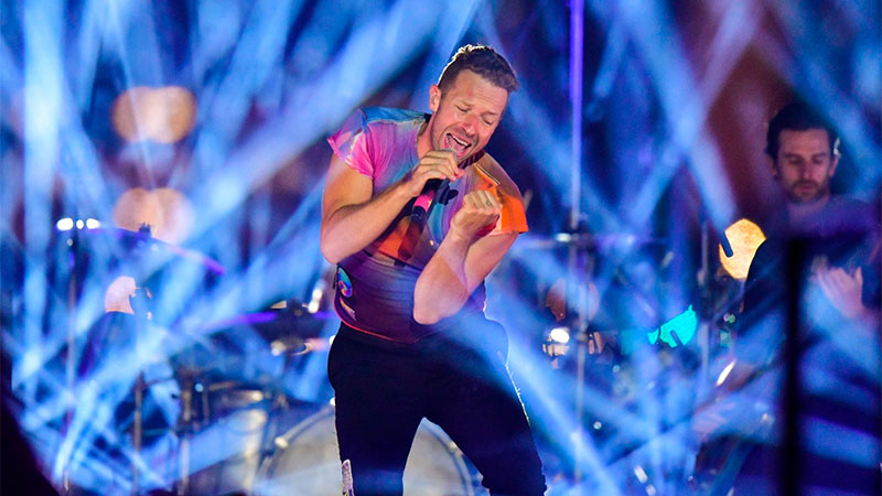 Chris Martin de Coldplay, con problemas de salud ¿Vienen?