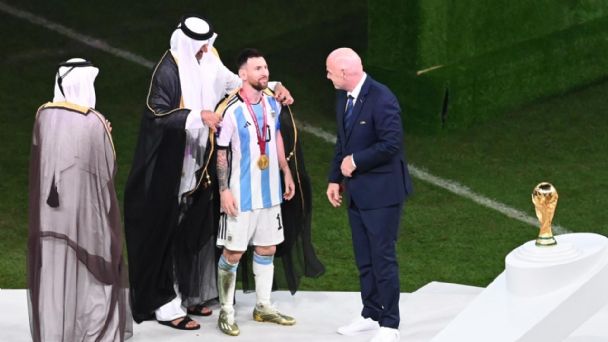 ¿Qué significa la capa que lució Lionel Messi?