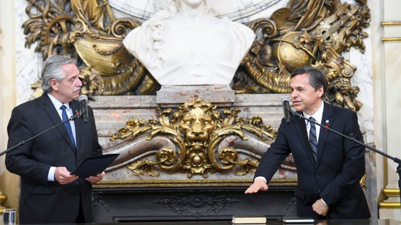 Fernández le tomó juramento al nuevo ministro de Trasporte