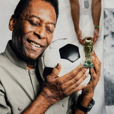 Miles de personas le dan el último adiós a Pelé