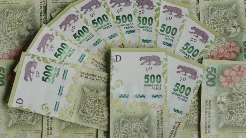 Cómo son los billetes de 500 pesos que se venden por $100 mil