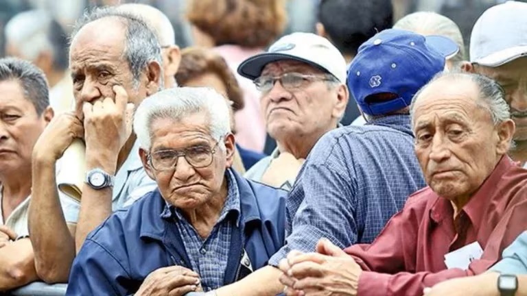 Los colombianos entre los que menos pueden disfrutar su jubilación