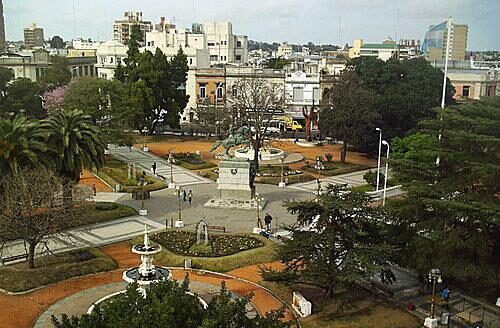 ¿Por qué Paraná tiene plaza 1° de mayo?