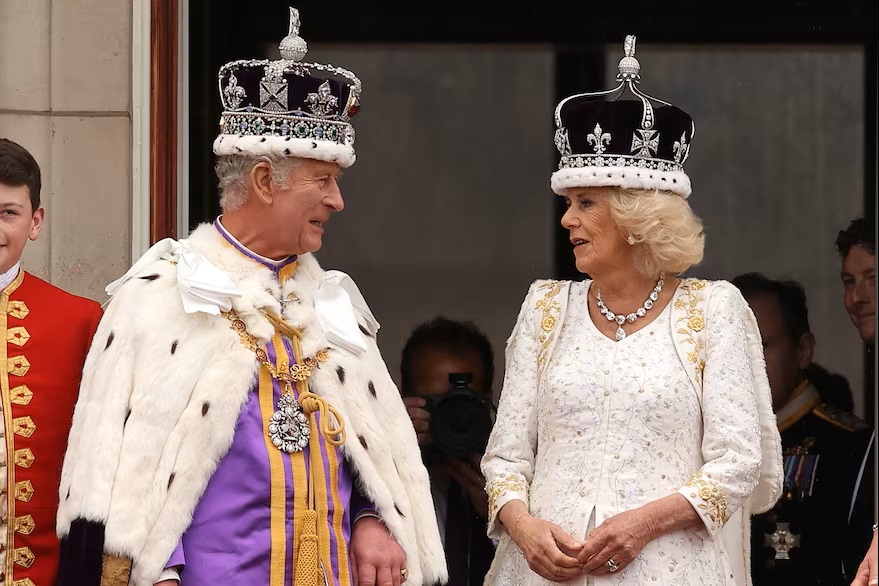 El reinado de Carlos III, una transición hacia una monarquía modernizada y con la mira en Guillermo