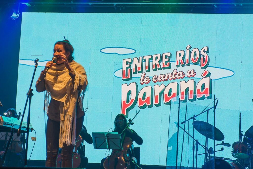 La presentación del disco “Entre Ríos le canta a Paraná” se lució en la gala por los 210 años de la ciudad