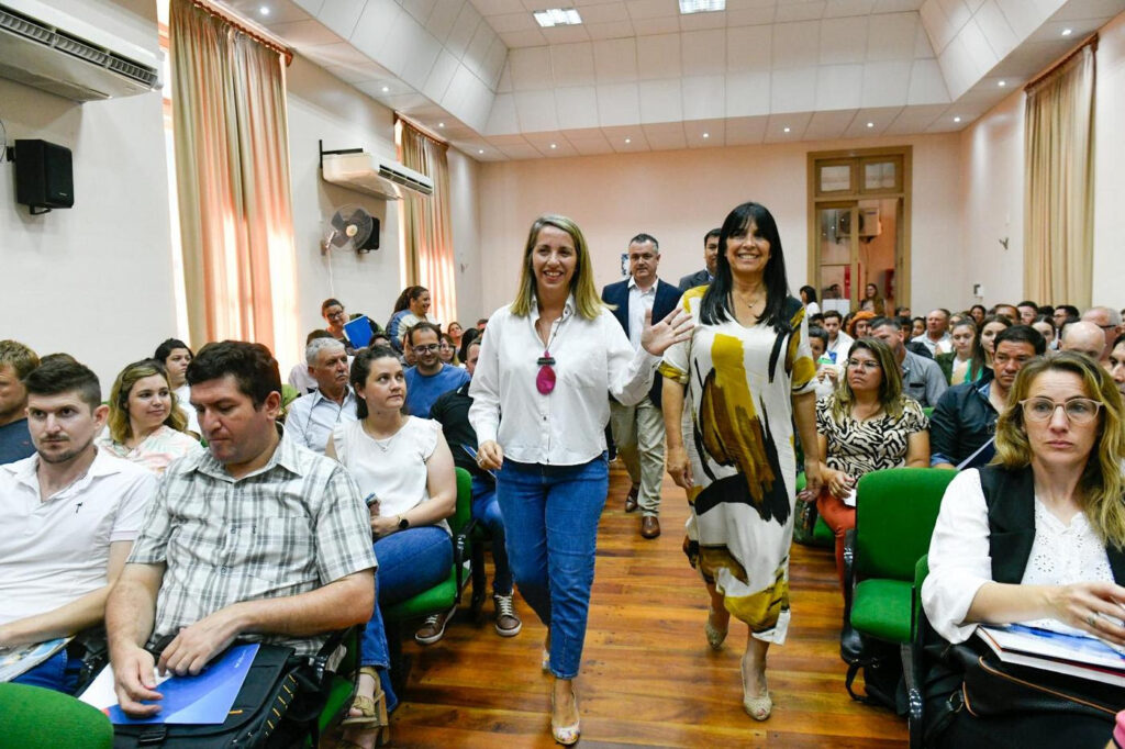 Stratta y Aluani participaron de la apertura de una Jornada de Capacitación para autoridades comunales electas