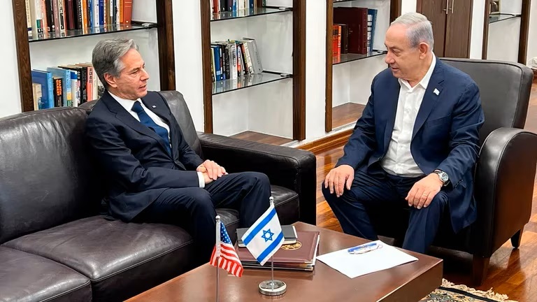 Blinken se reúne en Tel Aviv en su tercera visita a Israel desde el ataque de Hamas que provocó la guerra