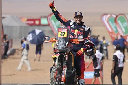 El argentino Kevin Benavides fue tercero en una buena etapa en motos del Dakar