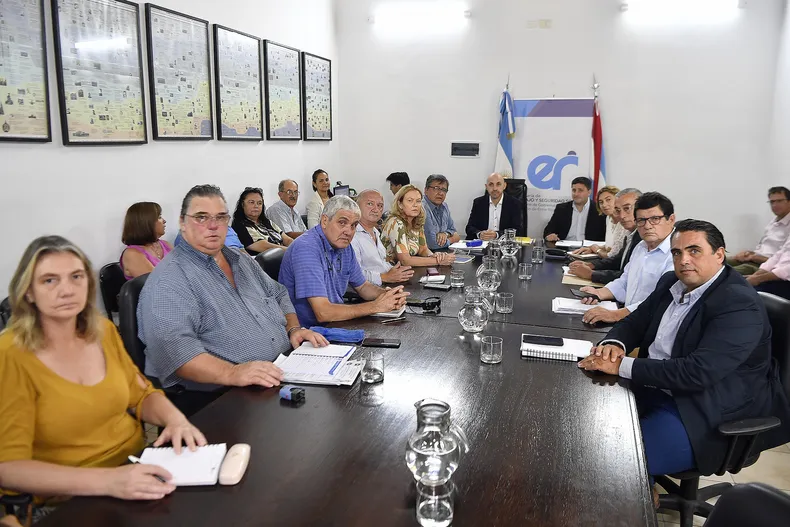 Paritarias: se realizó la primera reunión entre el gobierno provincial y los gremios docentes