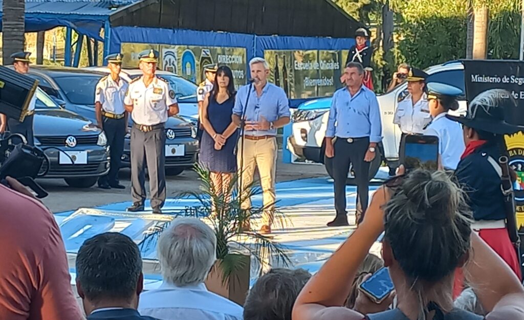 El Gobernador de Entre Ríos entregó a la Policía los primeros vehículos oficiales reasignados