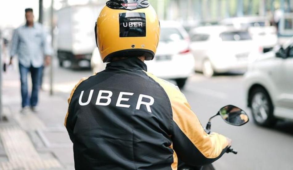 Uber: sin colectivos desde las 14, crece la demanda de motos