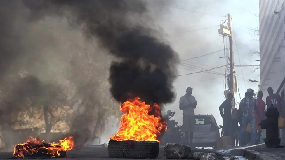 Violencia en Haití: Pandillas amenazan con tomar el poder en Haití tras fuga masiva de una cárcel