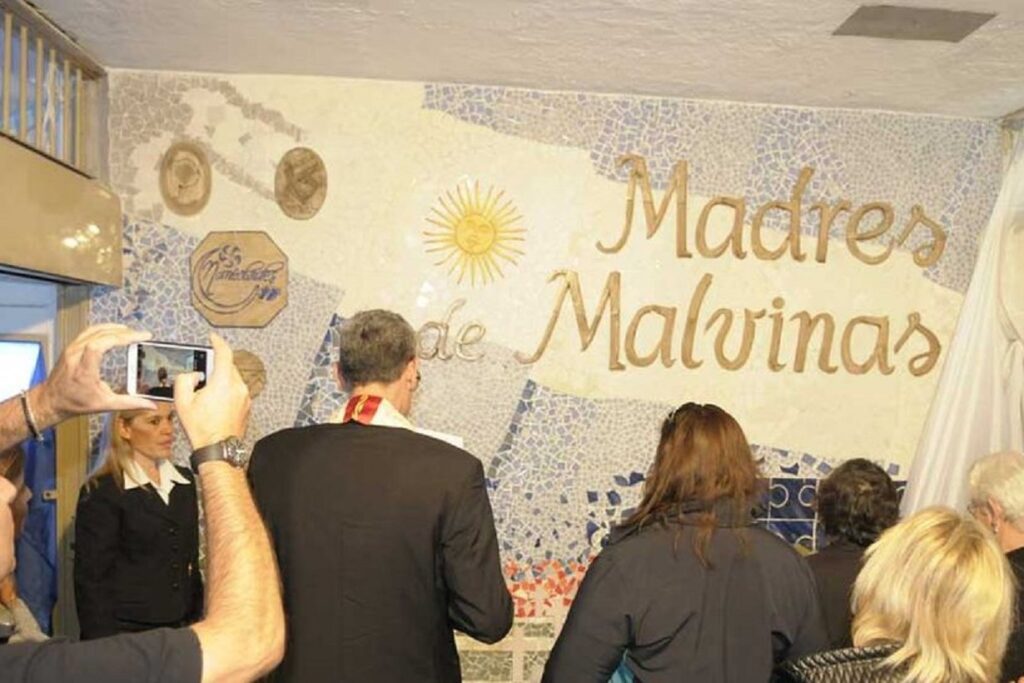 Homenaje a las Madres de Malvinas en Concepción de Uruguay
