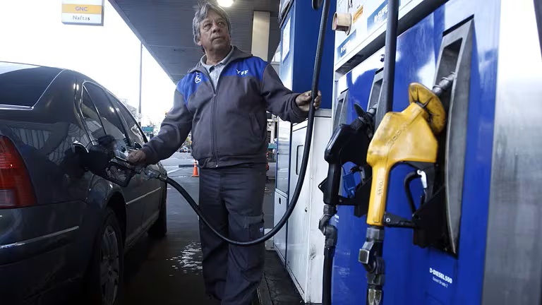El litro de nafta súper es 135 pesos más caro en Entre Ríos que en CABA