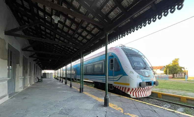 Más de 300 personas viajan en tren hacia Paraná