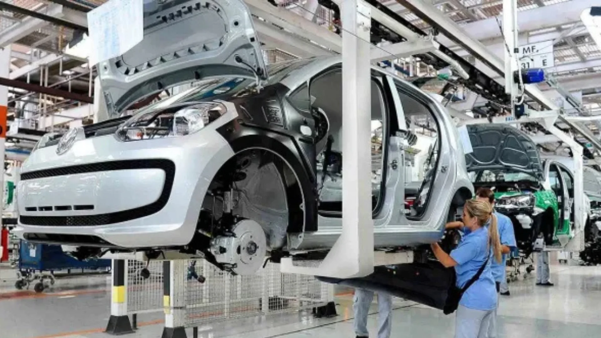 La industria cayó más de 4% en marzo, su peor baja desde diciembre de 2023