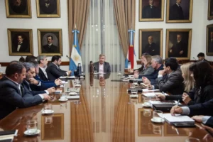 Frigerio encabezó una nueva reunión de gabinete con foco en salud mental, integración social y gestión pública
