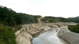 Lluvias en Paraná: desbordó el arroyo Antoñico y hubo anegamientos