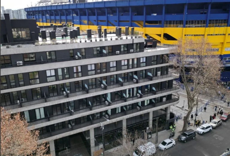 Un hotel con vista a “La Bombonera”: Gabriel Impallari presentó el Howard Johnson en La Boca