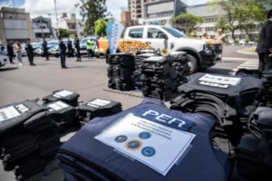 ENTREGARON 1.300 CHALECOS ANTIBALAS A LA POLICÍA DE ENTRE RÍOS