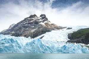 DIPUTADOS DEBATE CAMBIOS EN LA LEY DE GLACIARES EN MEDIO DE CRÍTICAS Y TENSIONES POLÍTICAS