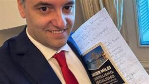 ARCHIVARON LA CAUSA CONTRA ADORNI POR EL TRASLADO DE SU ESPOSA EN UN VUELO OFICIAL