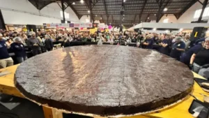 GUALEGUAYCHÚ HIZO HISTORIA CON EL ALFAJOR MÁS GRANDE DEL MUNDO