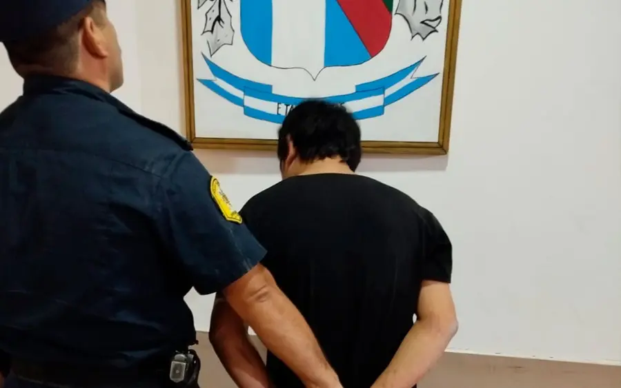 DETUVIERON A UN HOMBRE EN BOVRIL POR AGREDIR A SU EXPAREJA Y ATACAR A LA POLICÍA