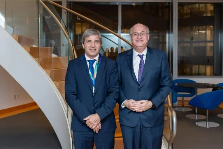 CAPUTO BUSCA RESPALDO FINANCIERO EN WASHINGTON Y SE REÚNE CON ORGANISMOS INTERNACIONALES