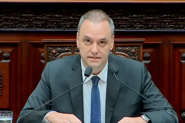 ADORNI EXPUSO EN DIPUTADOS Y DEFENDIÓ EL RUMBO ECONÓMICO DEL GOBIERNO