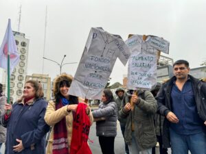 GREMIOS PARARON Y SE MOVILIZARON EN PARANA CONTRA LA REFORMA PREVISIONAL