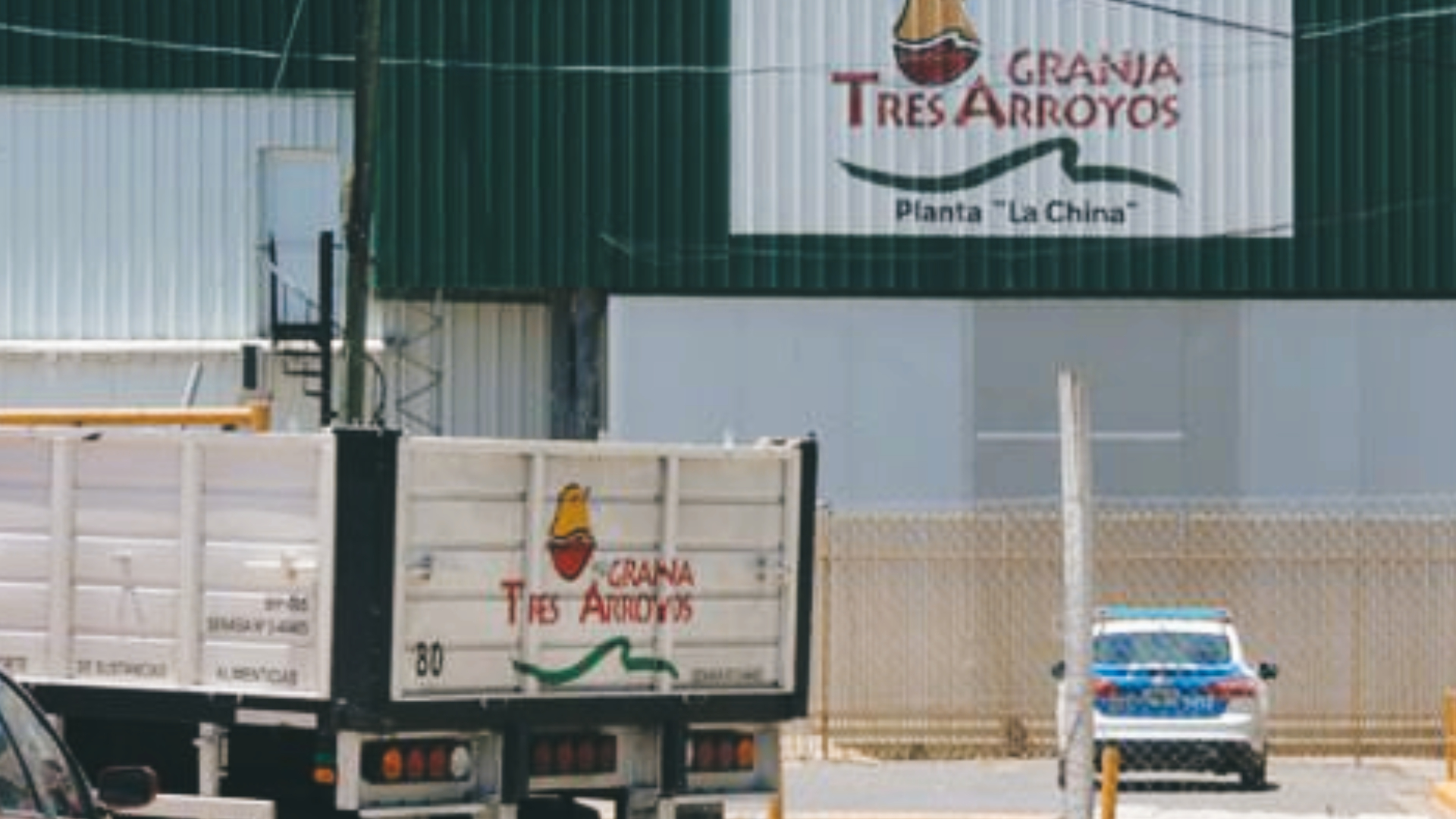 TRABAJADORES DE GRANJA TRES ARROYOS PARALIZARON LA FAENA POR FALTA DE PAGO DE SALARIOS