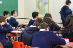VOUCHERS EDUCATIVOS 2026: CUÁNDO SE COBRAN, QUIÉNES ACCEDEN Y QUÉ PUEDE HACER QUE TE SUSPENDAN EL BENEFICIO